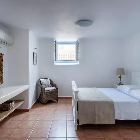 Holiday home Hill Top-piperi Naousas